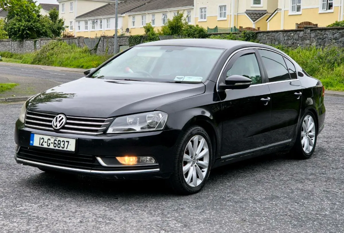 2012 Volkswagen Passat - Image 2