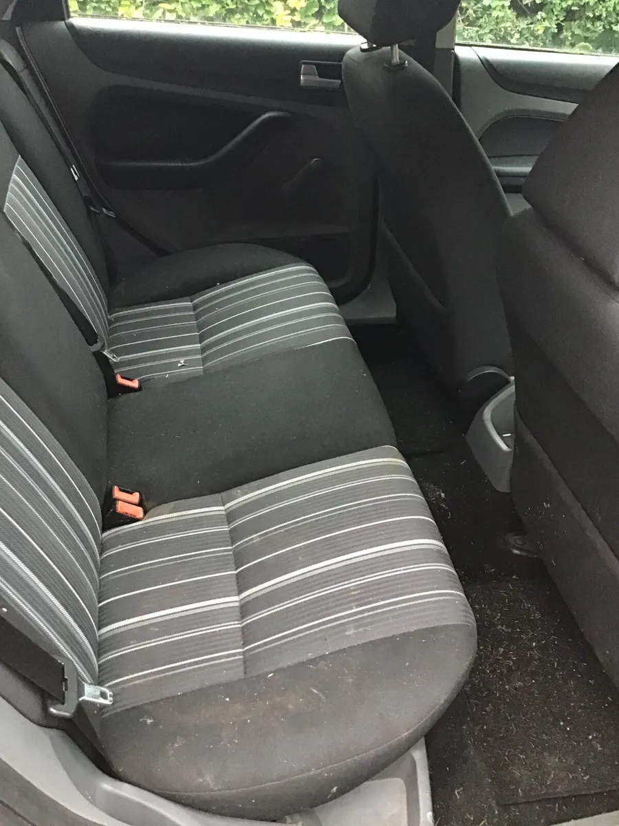 Ford Focus 2009 - Image 2