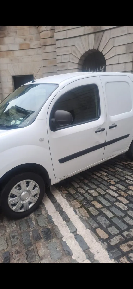 Lovely Clean Kangoo van with DOE - Image 3