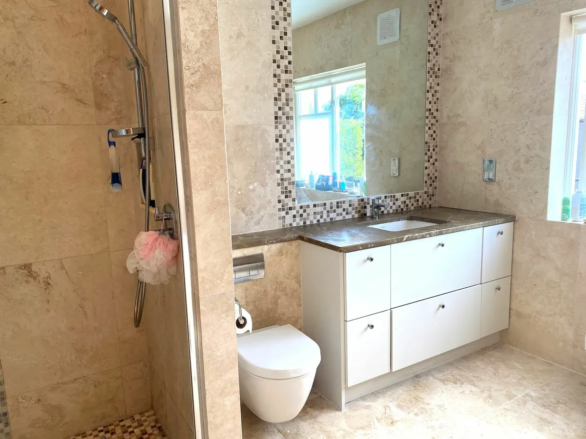 bathroom - Image 1