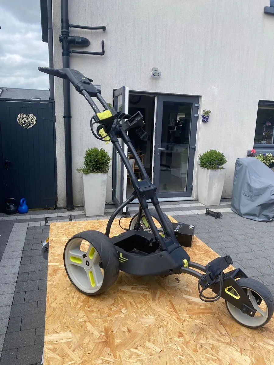 Motocaddy M1 Pro DHC  Electric Golf Trolley - Image 4