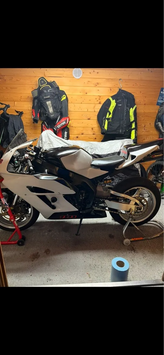Track Bike Honda Fireblade - Image 1