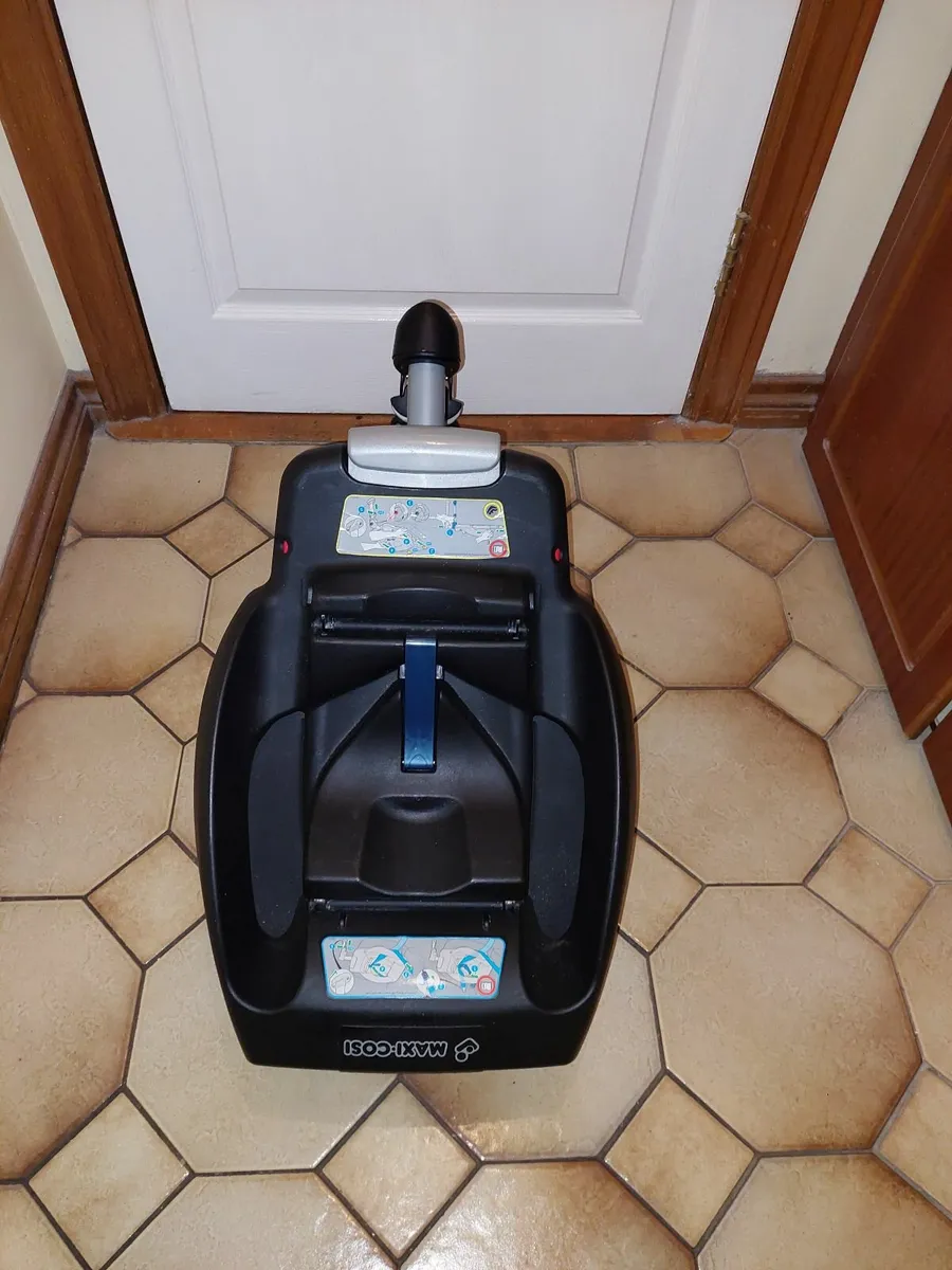 Baby Car Seat & Isofix Base - Image 4