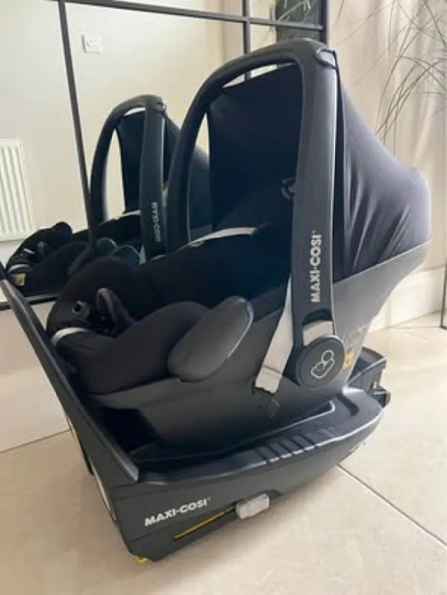 car seat maxi-cosi with isofix base - Image 2
