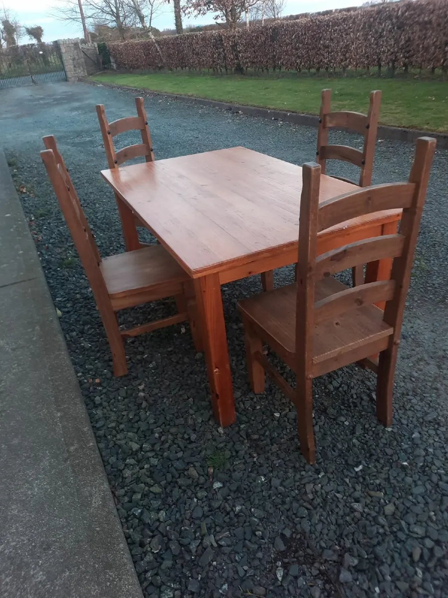 Kitchen table and chairs - Image 4