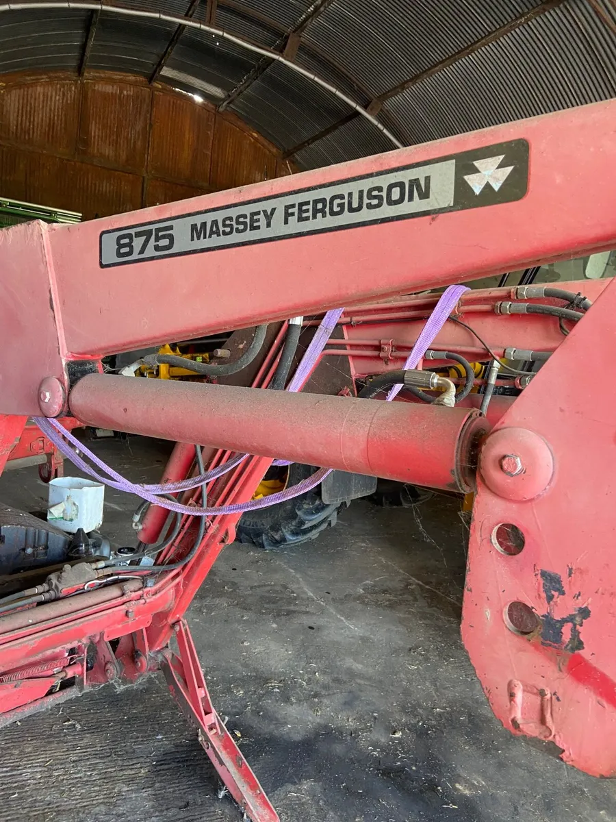 Massey loader 875 with bucket - Image 1