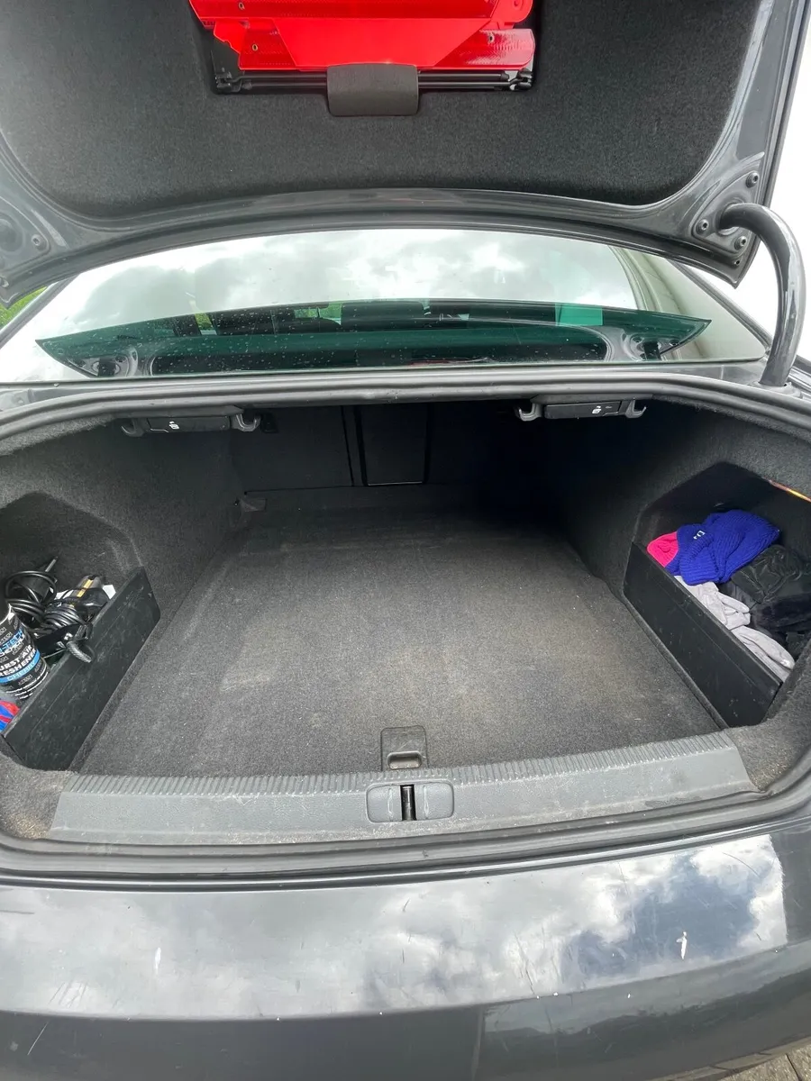 Volkswagen Passat 2011 - Image 1