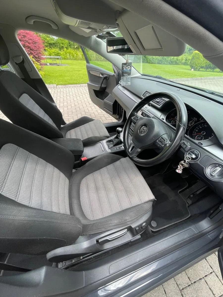 Volkswagen Passat 2011 - Image 3