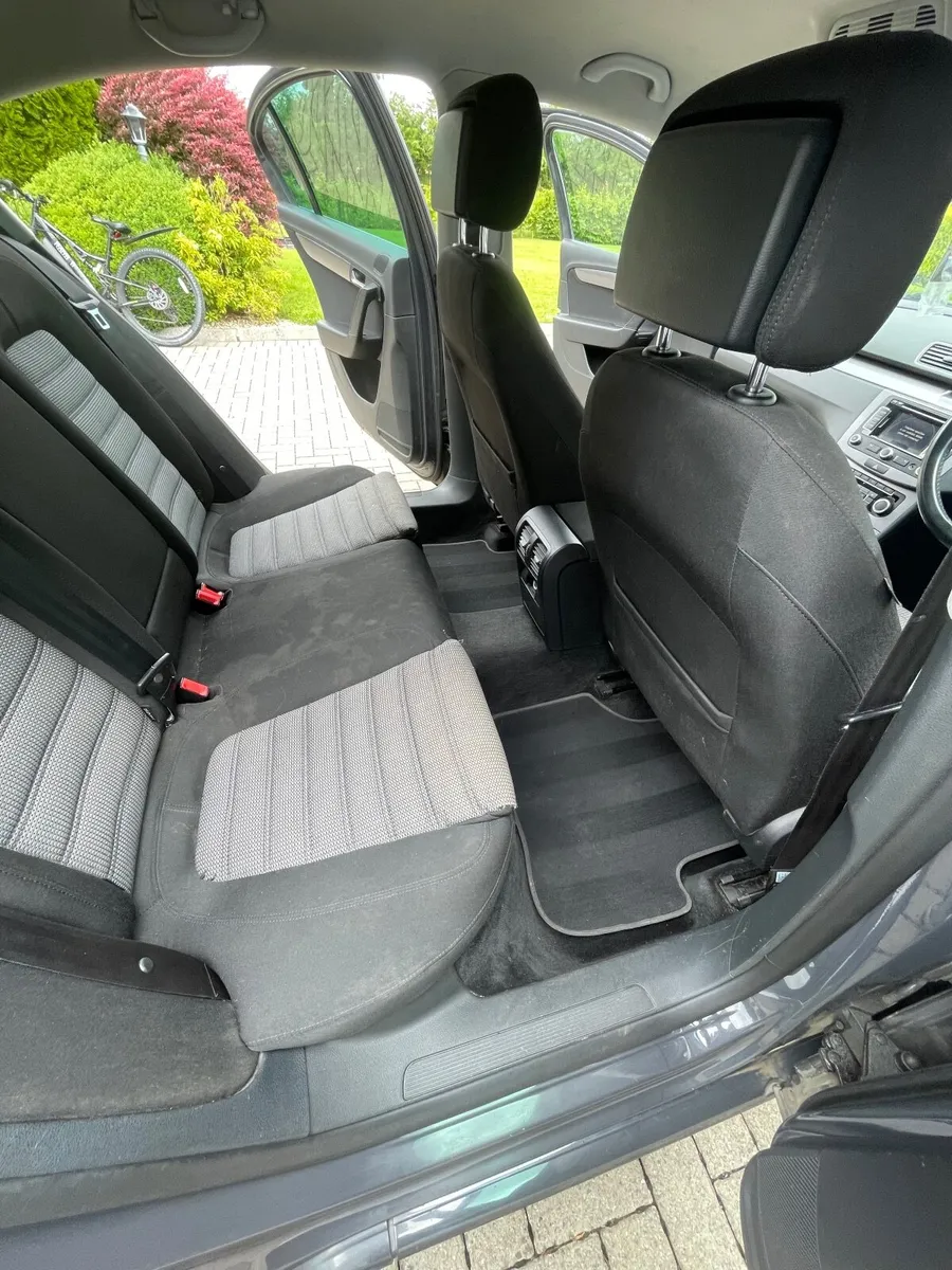 Volkswagen Passat 2011 - Image 4