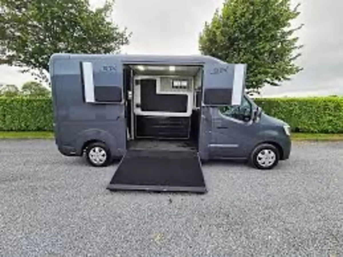 3.5 tonne horse Van rent 6 weeks. - Image 2