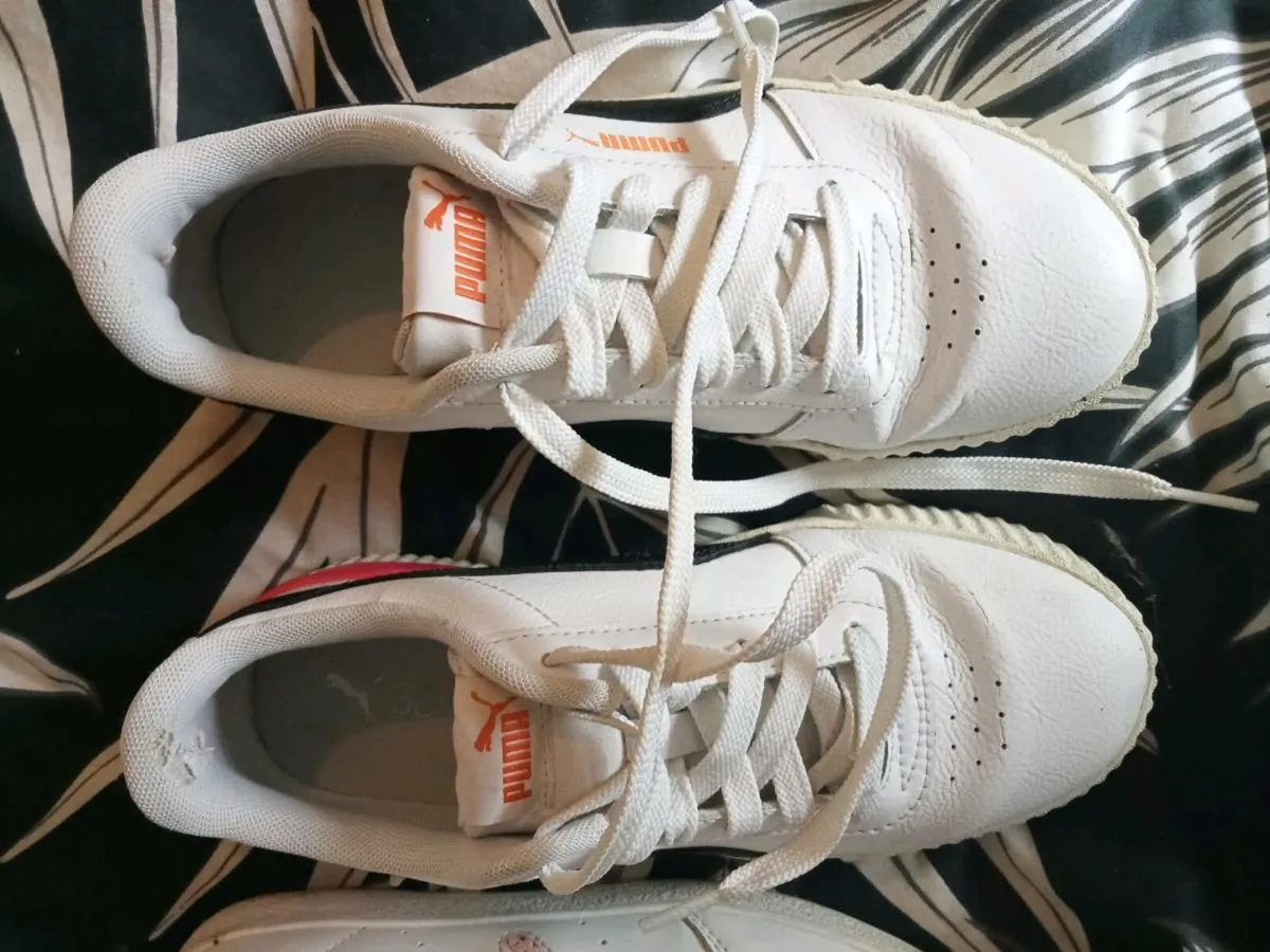 Ladies trainers size 5 - Image 2