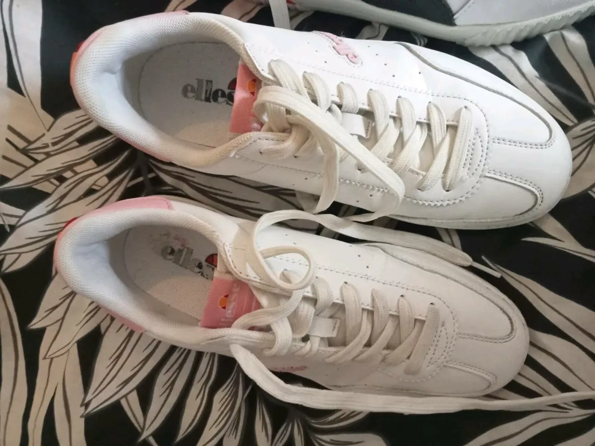 Ladies trainers size 5 - Image 3