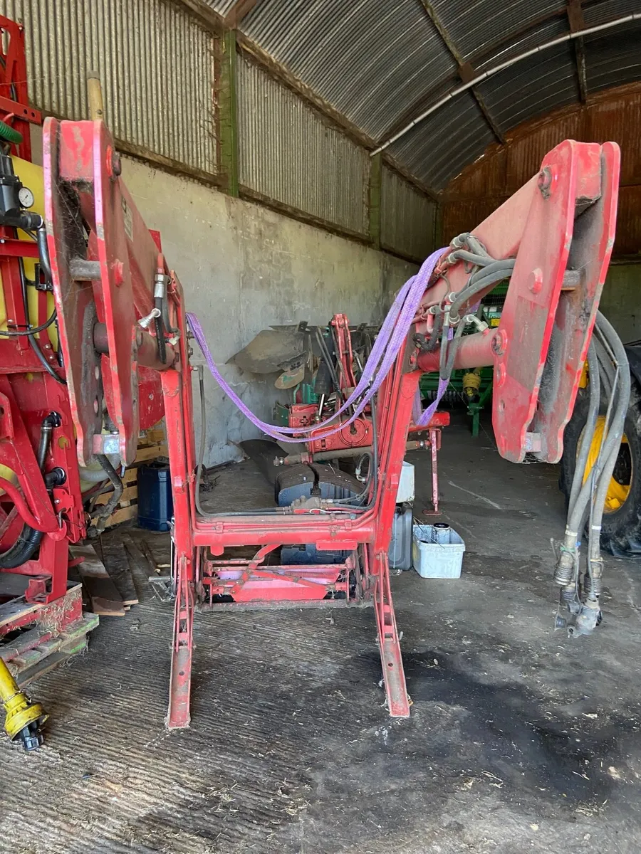 Massey loader 875 with bucket - Image 3