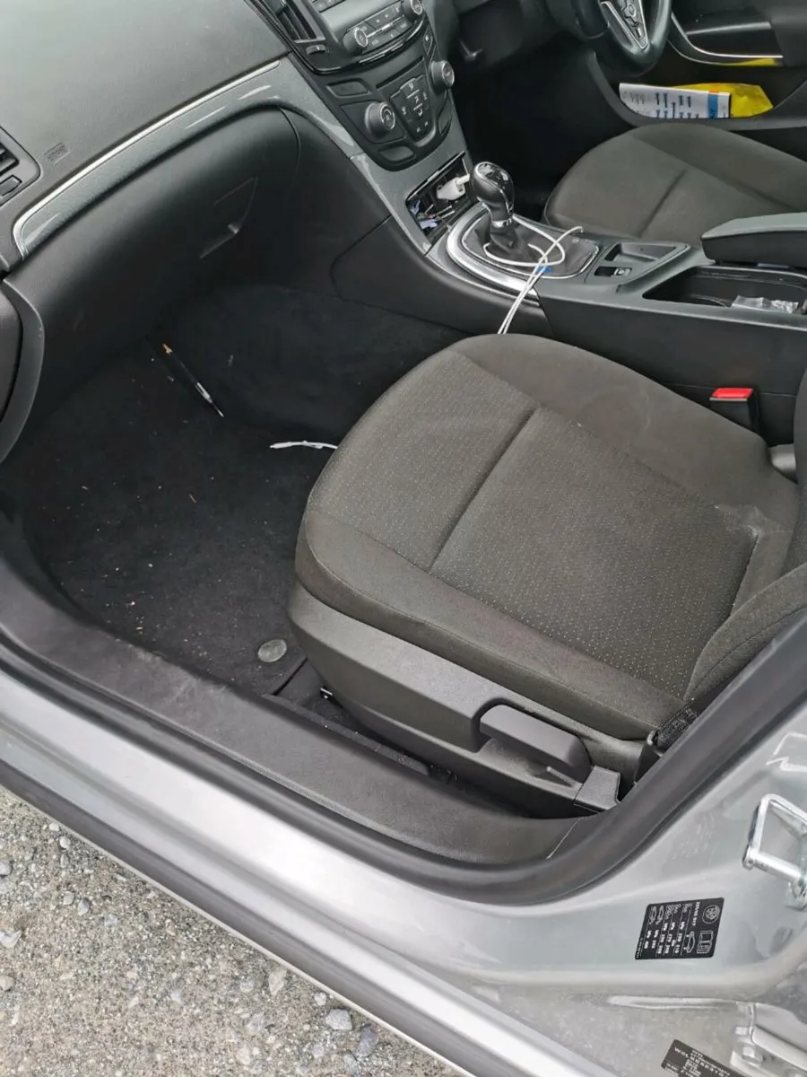 171 Opel Insignia 1 owner from new - Image 4