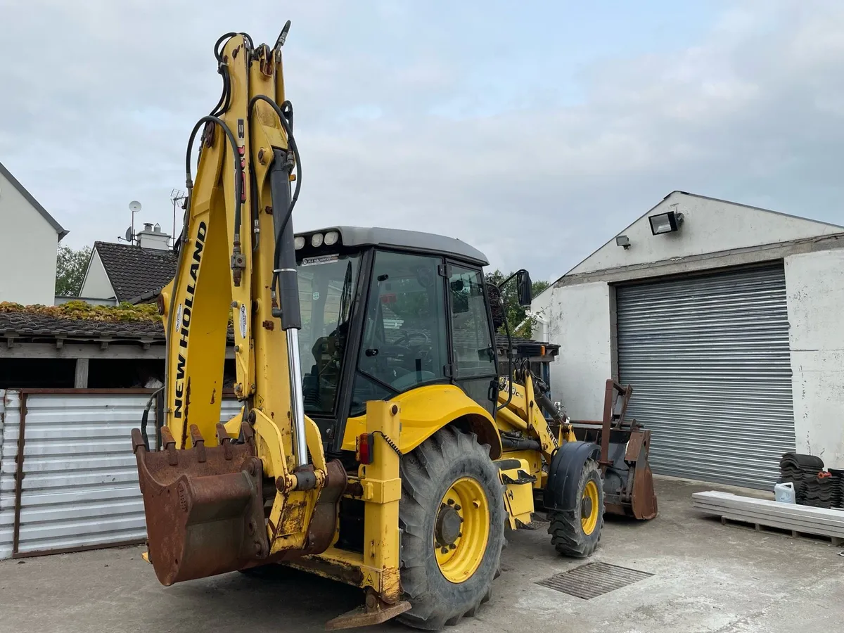 2015 New Holland B110c - Image 2