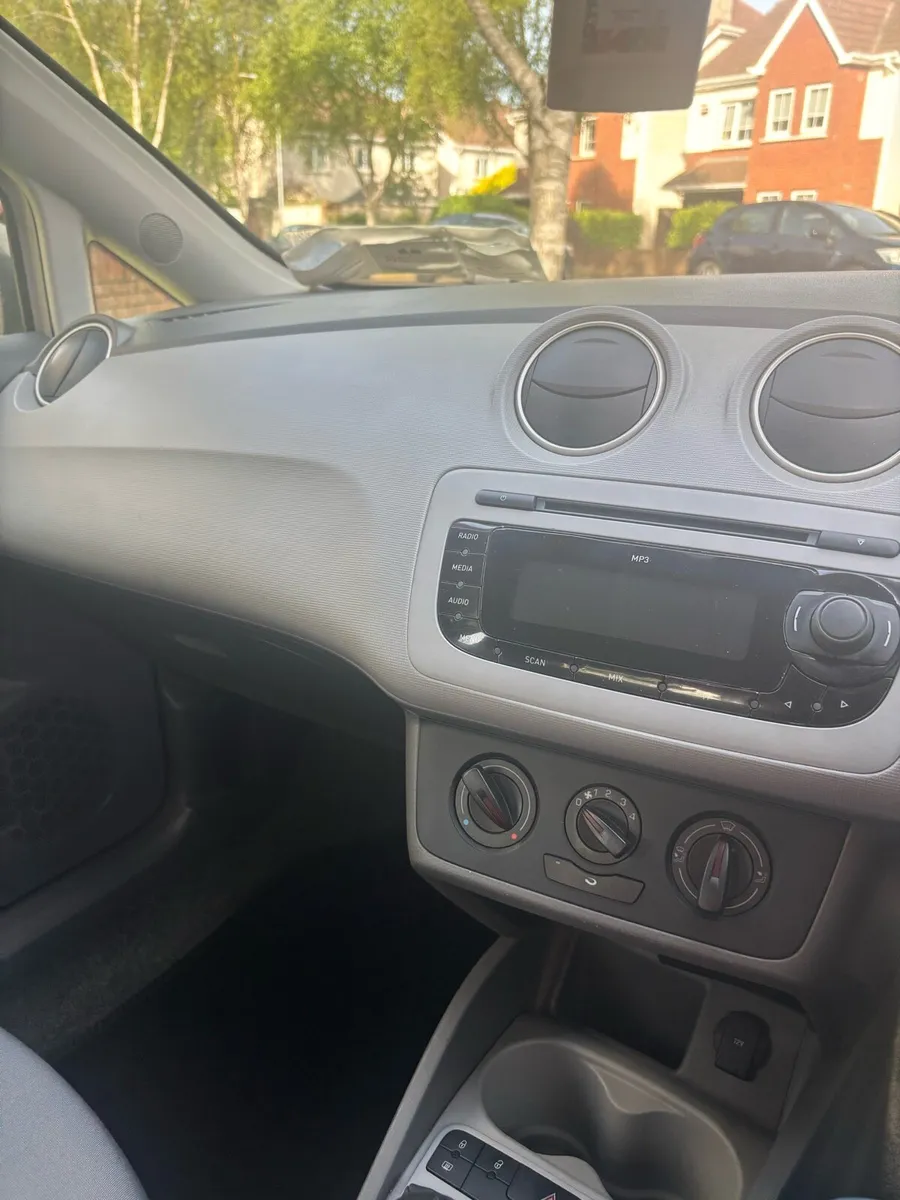 Car - Image 3