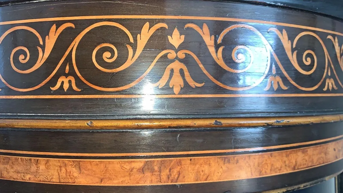Antique Chinese sideboard with mirror - Image 4