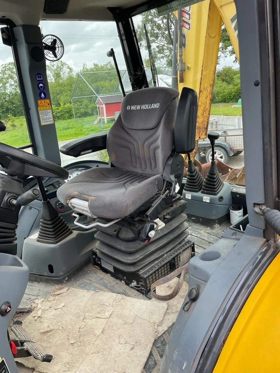 2015 New Holland B110c - Image 4