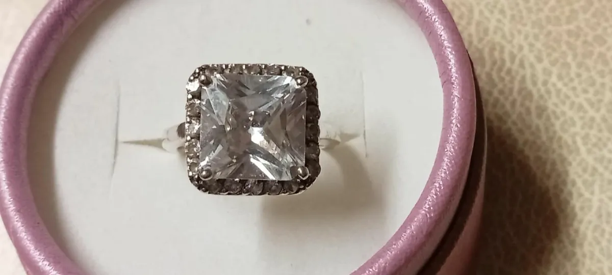 Stunning  cluster ring  size k