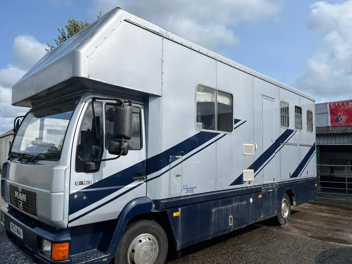 7.5 ton Horse lorry - Image 1