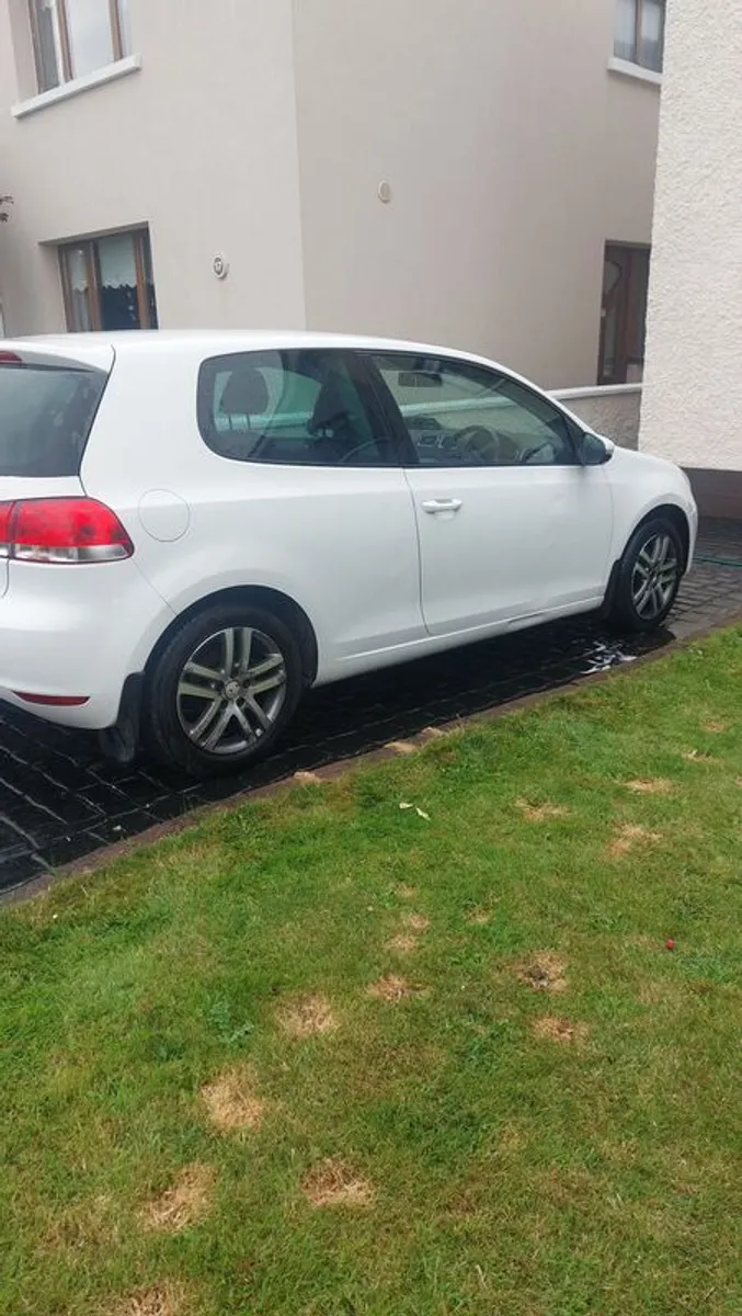 2011 Volkswagen Golf - Image 1