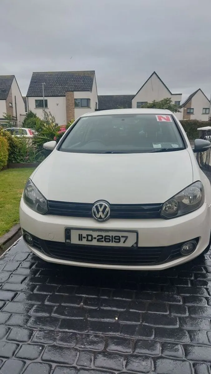 2011 Volkswagen Golf - Image 2