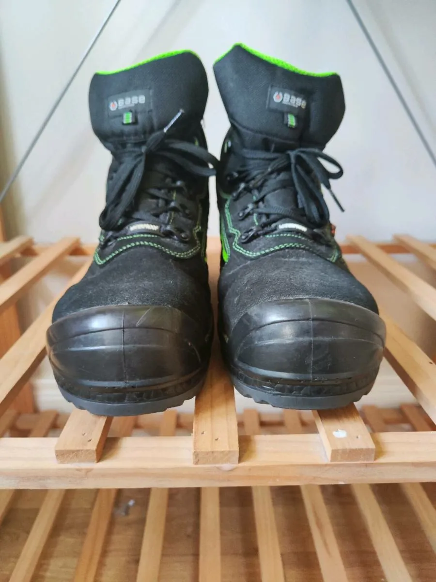 Work Jacket and boots - Image 3