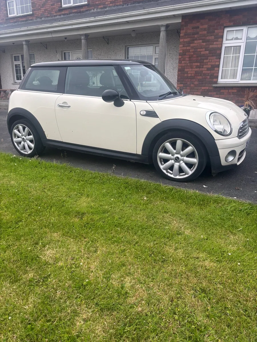 Mini Cooper 2009 - Image 1
