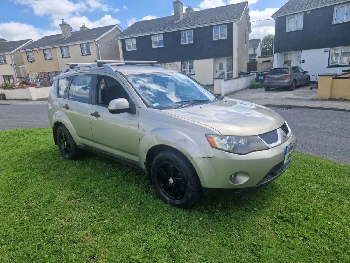 2008 Mitsubishi Outlander - Image 2