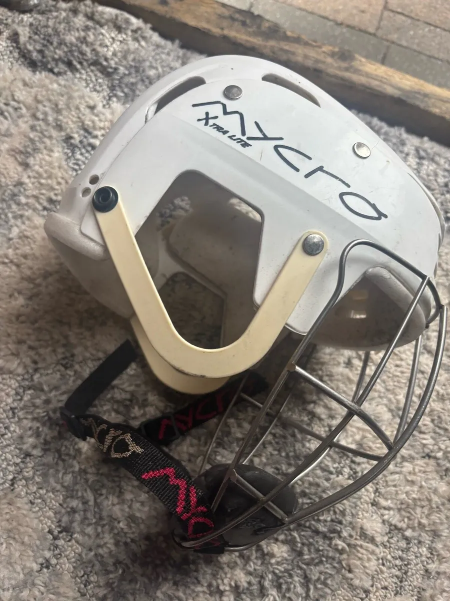 White mycro hurling helmet - Image 3