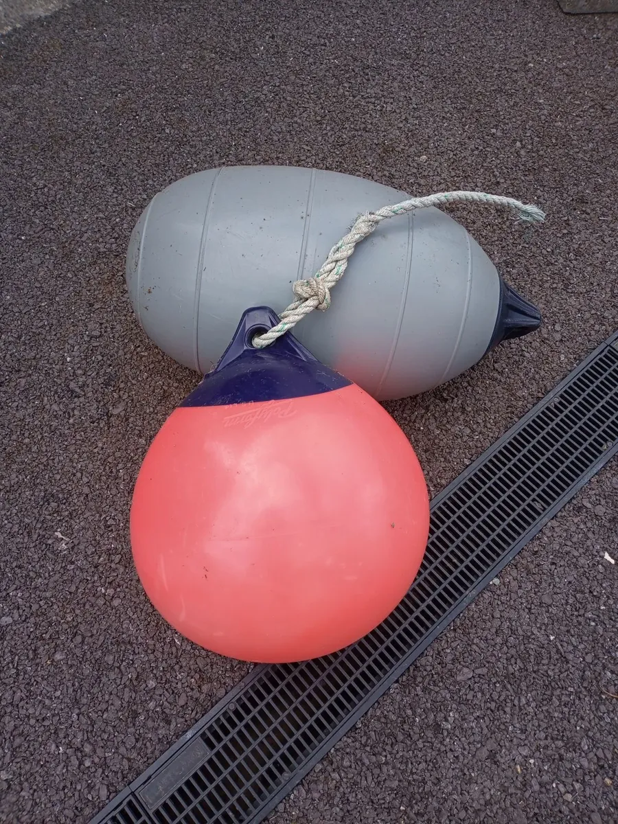 Buoys and oars - Image 1