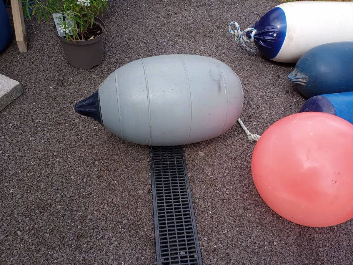 Buoys and oars - Image 4