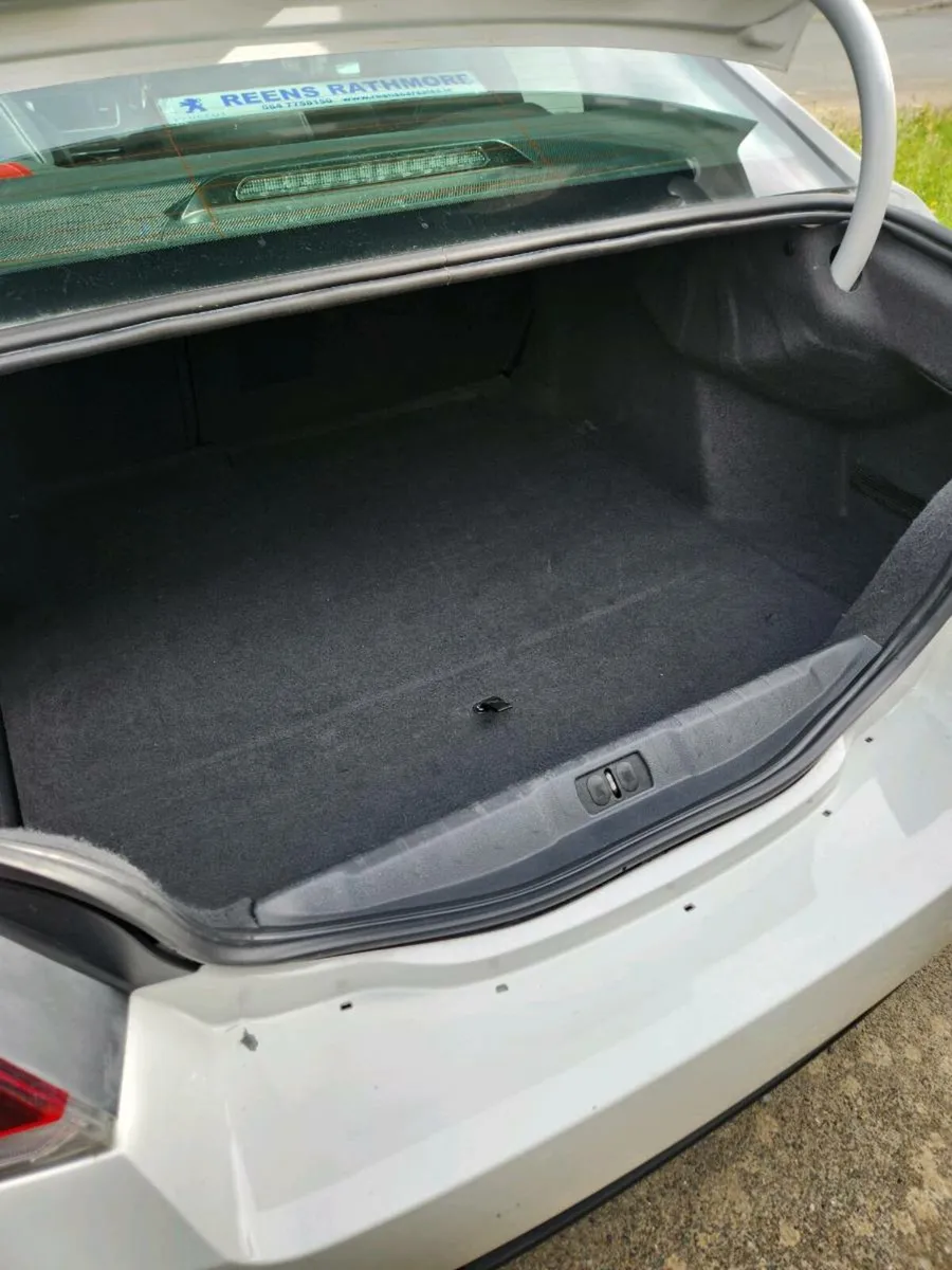 Car - Image 3