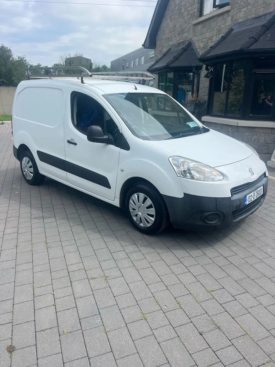 2013 (132) Peugeut parted *new doe* - Image 1