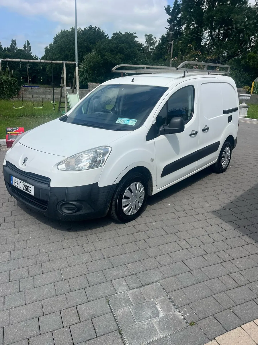 2013 (132) Peugeut parted *new doe* - Image 2