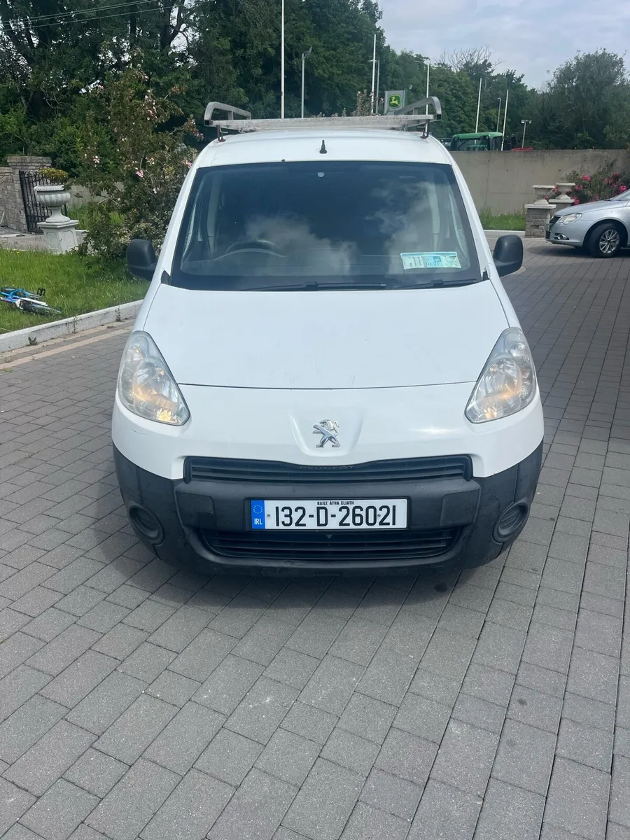 2013 (132) Peugeut parted *new doe* - Image 3