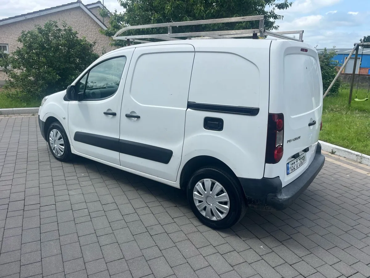 2013 (132) Peugeut parted *new doe* - Image 4