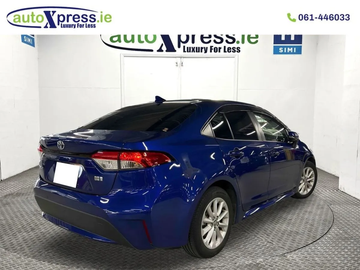 Toyota Corolla 1.8 Hybrid S Automatic  Reversing - Image 3