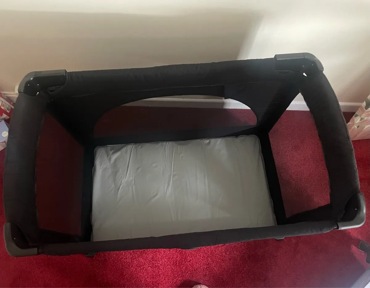 Joie Kubbie Sleep Travel Cot - Image 2
