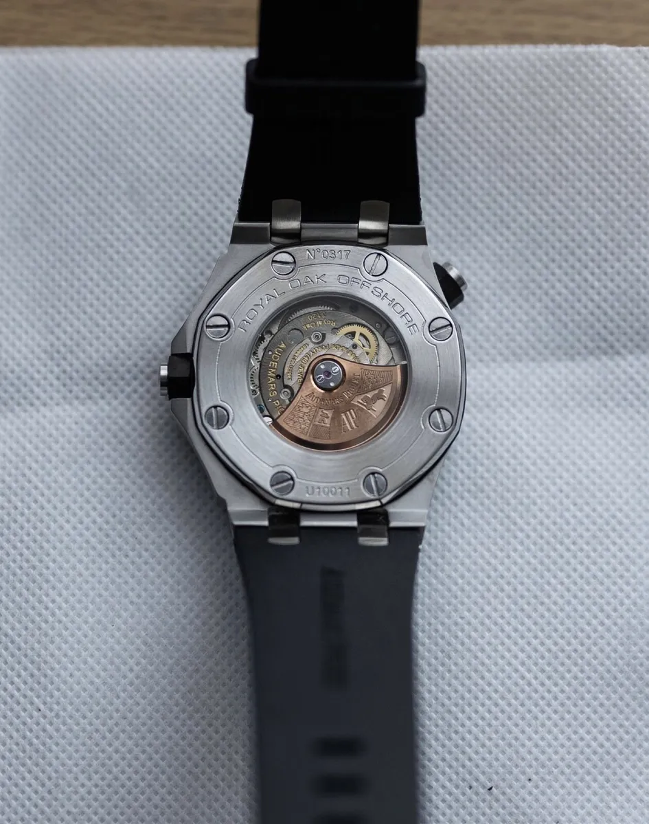 Men watch - Image 1