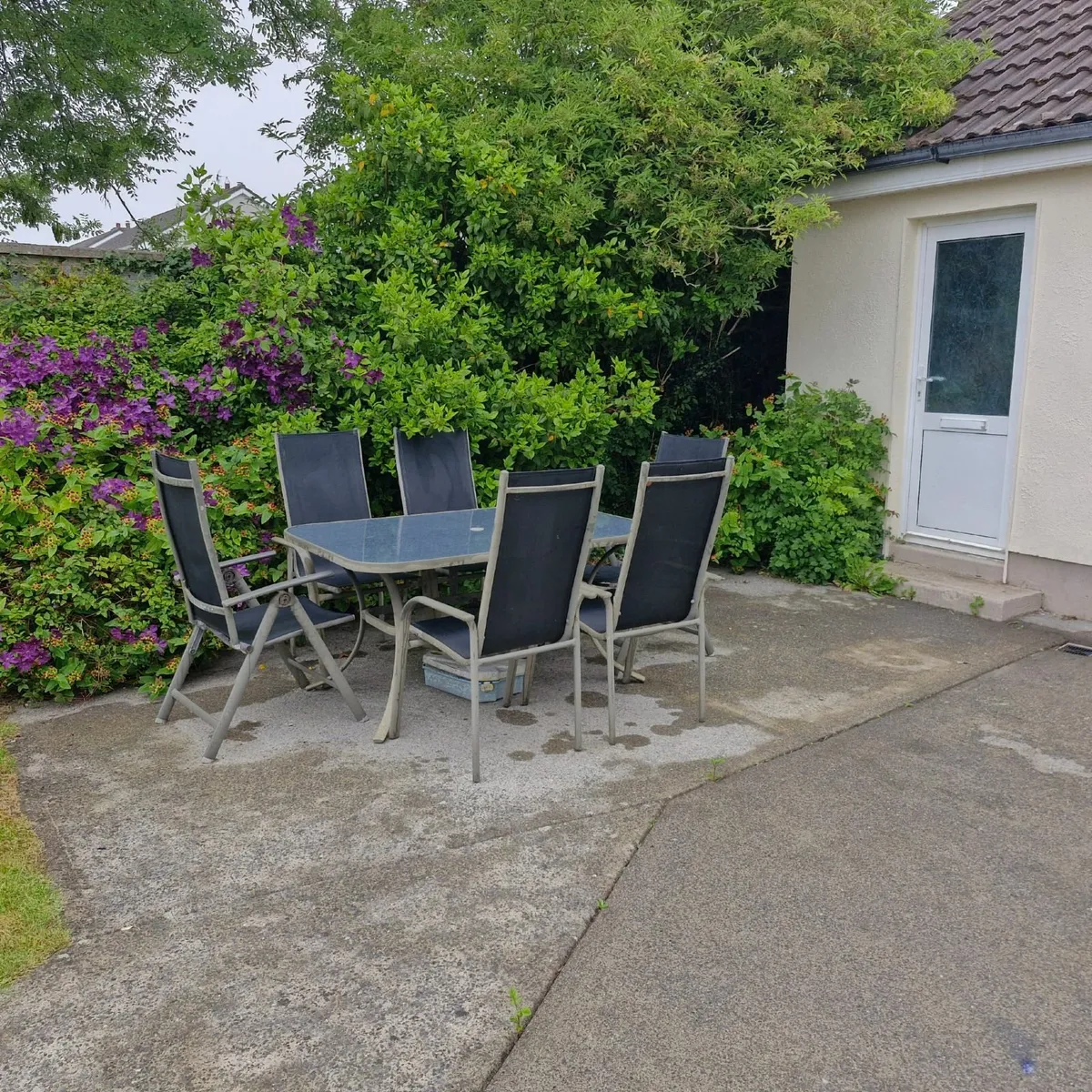Garden table and chairs - Image 3