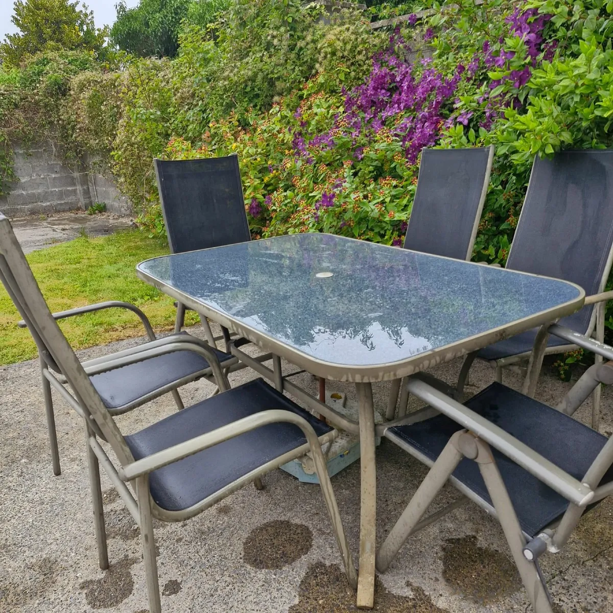 Garden table and chairs - Image 1