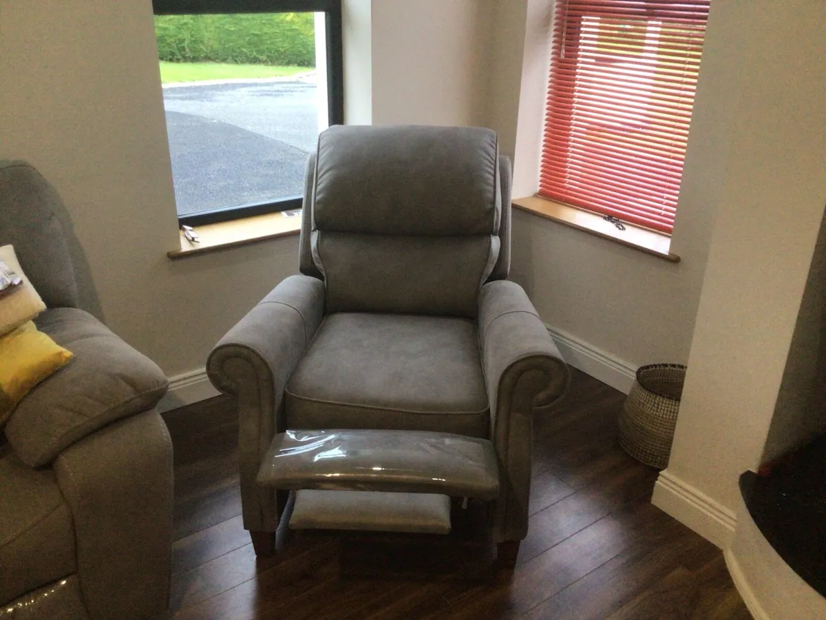 Armchair recliner - Image 1