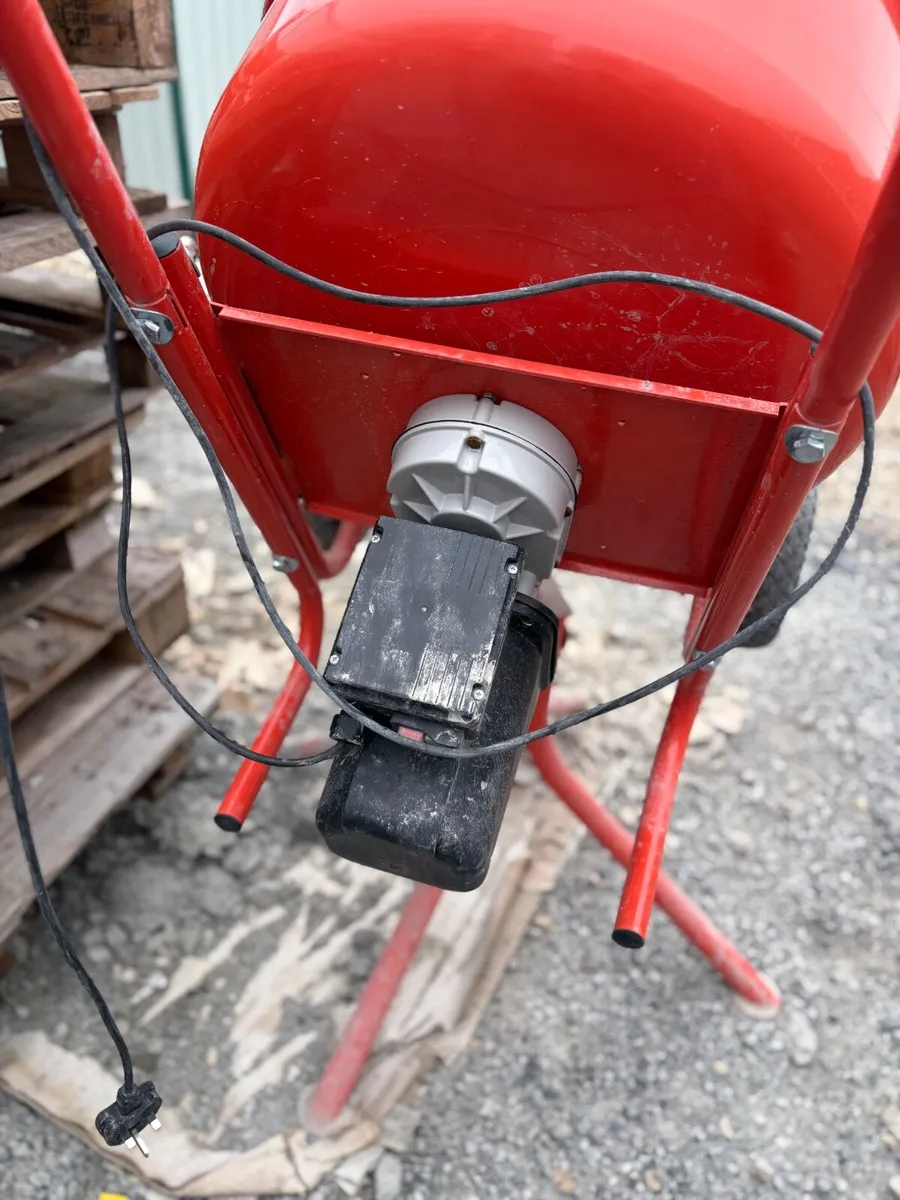 Cement mixer - Image 1