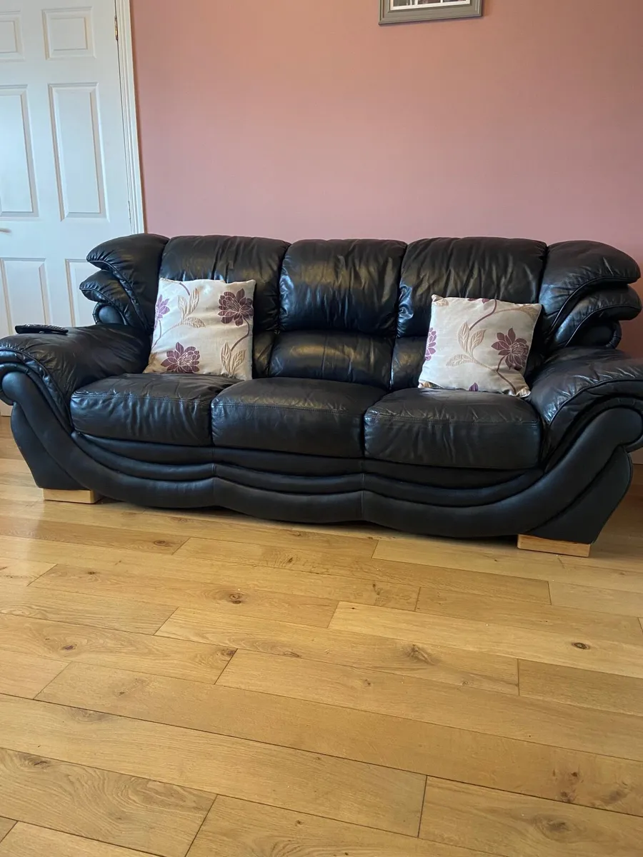 Sofa and 2 chairs - Image 4