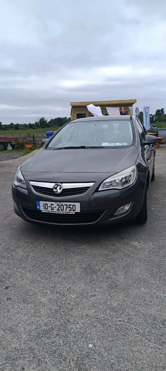 2010 Vauxhall Astra - Image 1