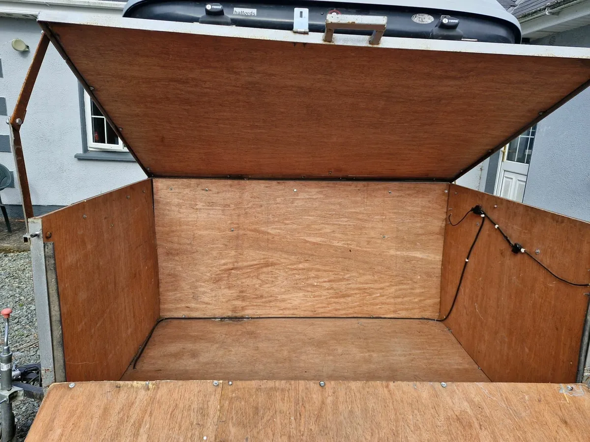 Camping trailer with roof box - Image 1