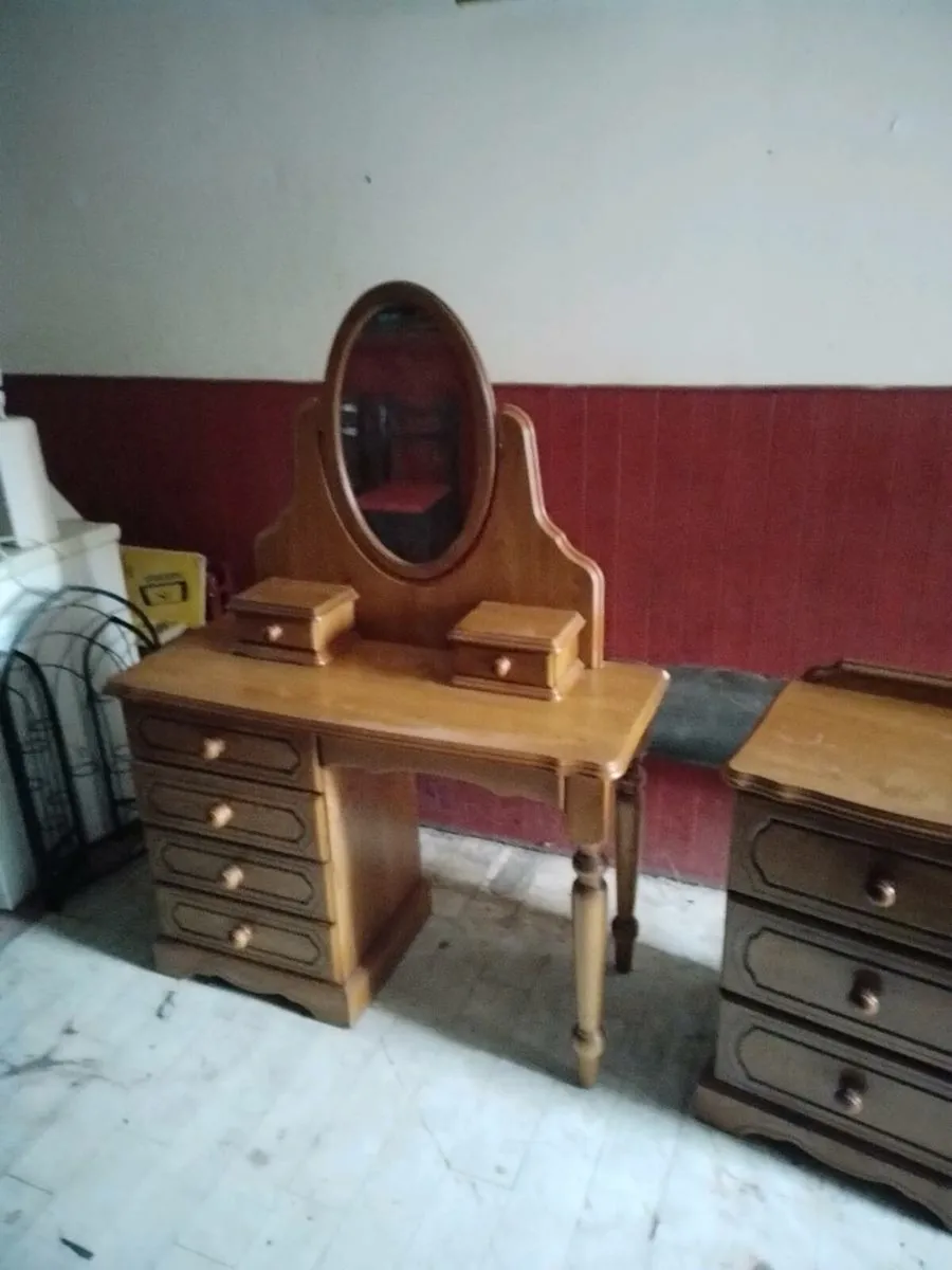 Dressing table and locker - Image 1