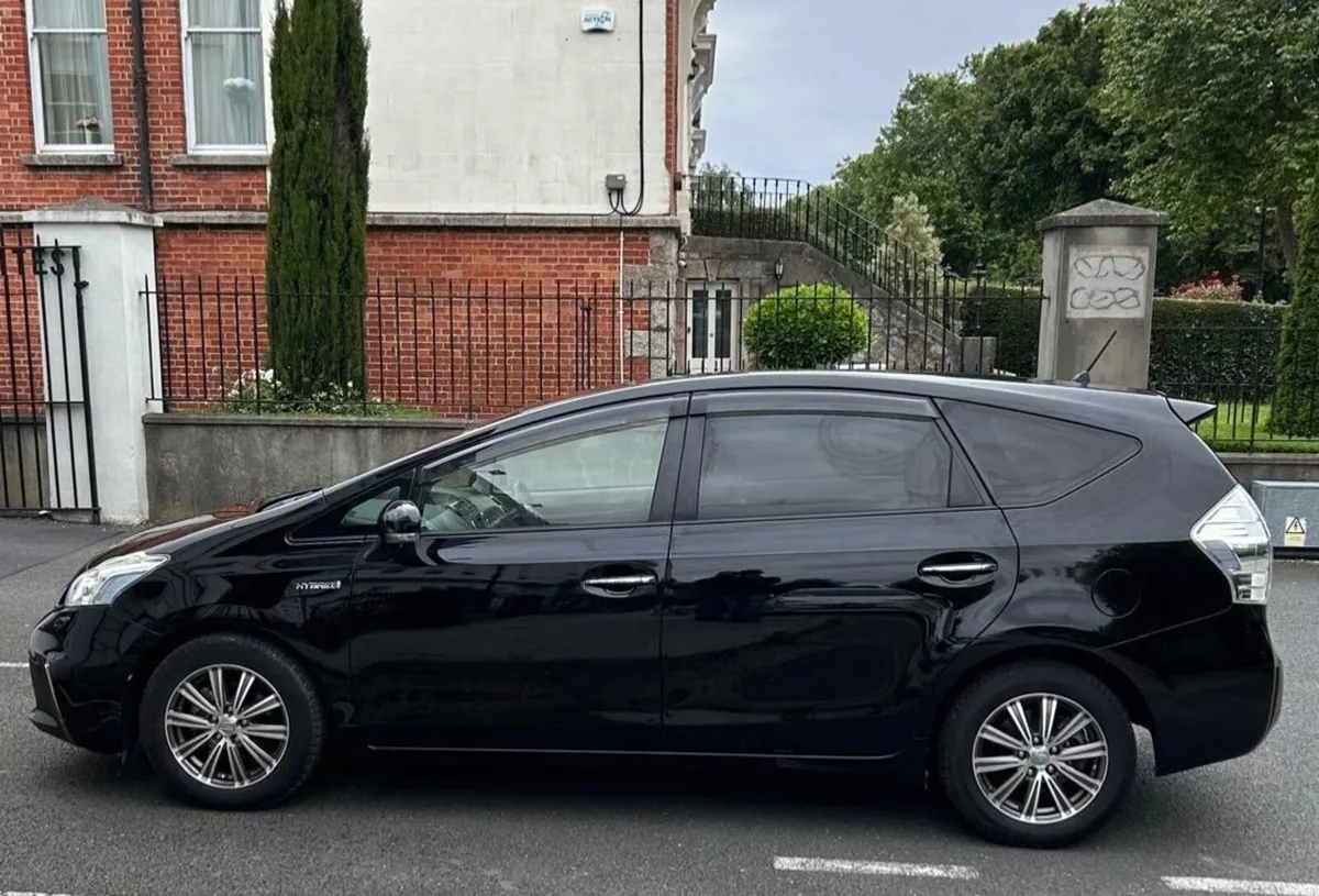 Toyota Prius 2014 - Image 2