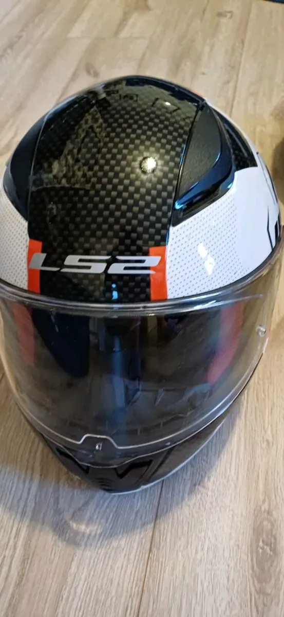 Motorcycle helmet - Image 1
